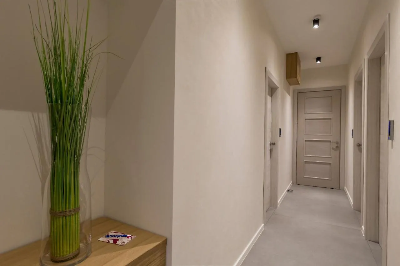 Deluxe Apartments & Rooms 