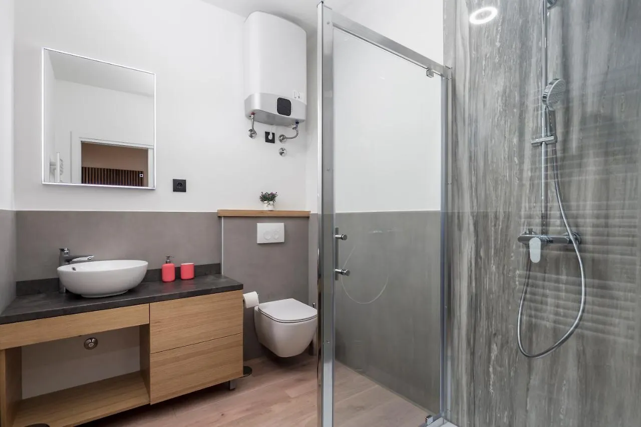 Deluxe Apartments & Rooms 