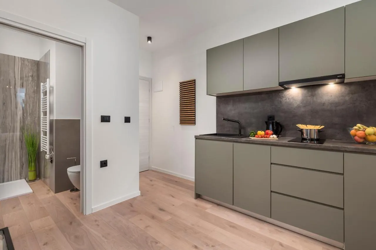 Deluxe Apartments & Rooms 