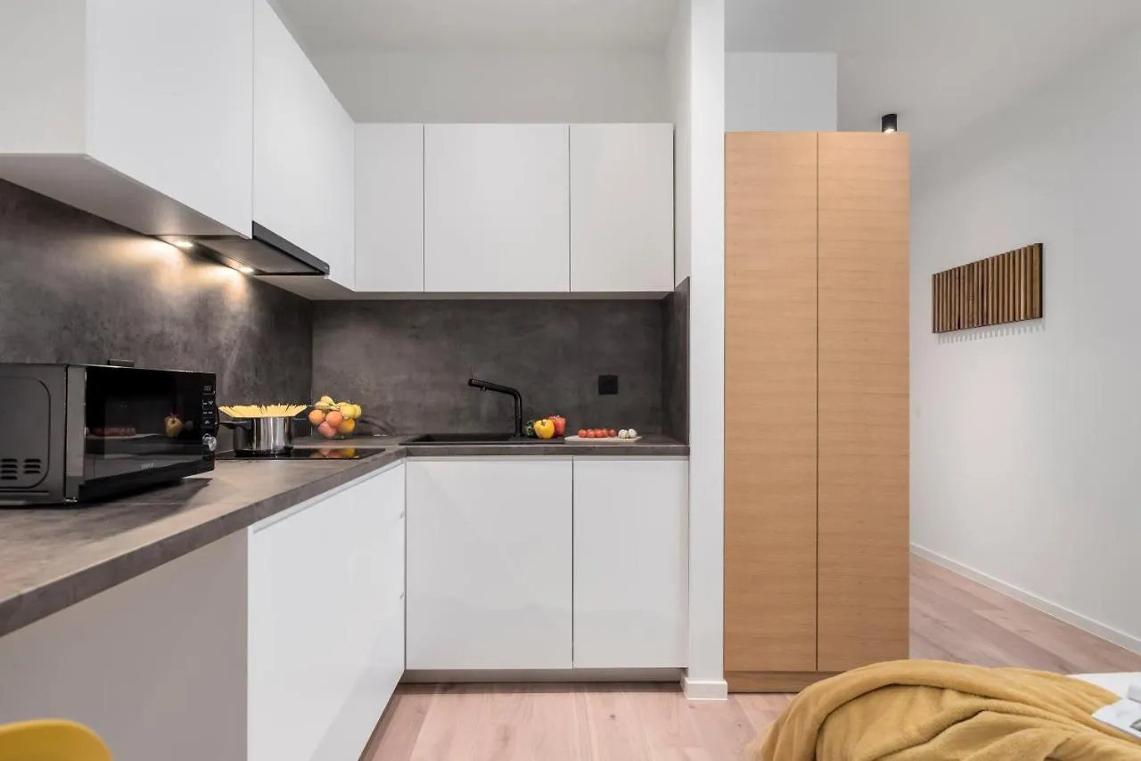 Deluxe Apartments & Rooms 