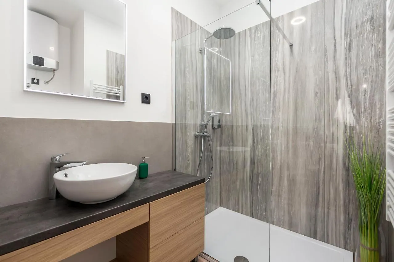 Deluxe Apartments & Rooms 