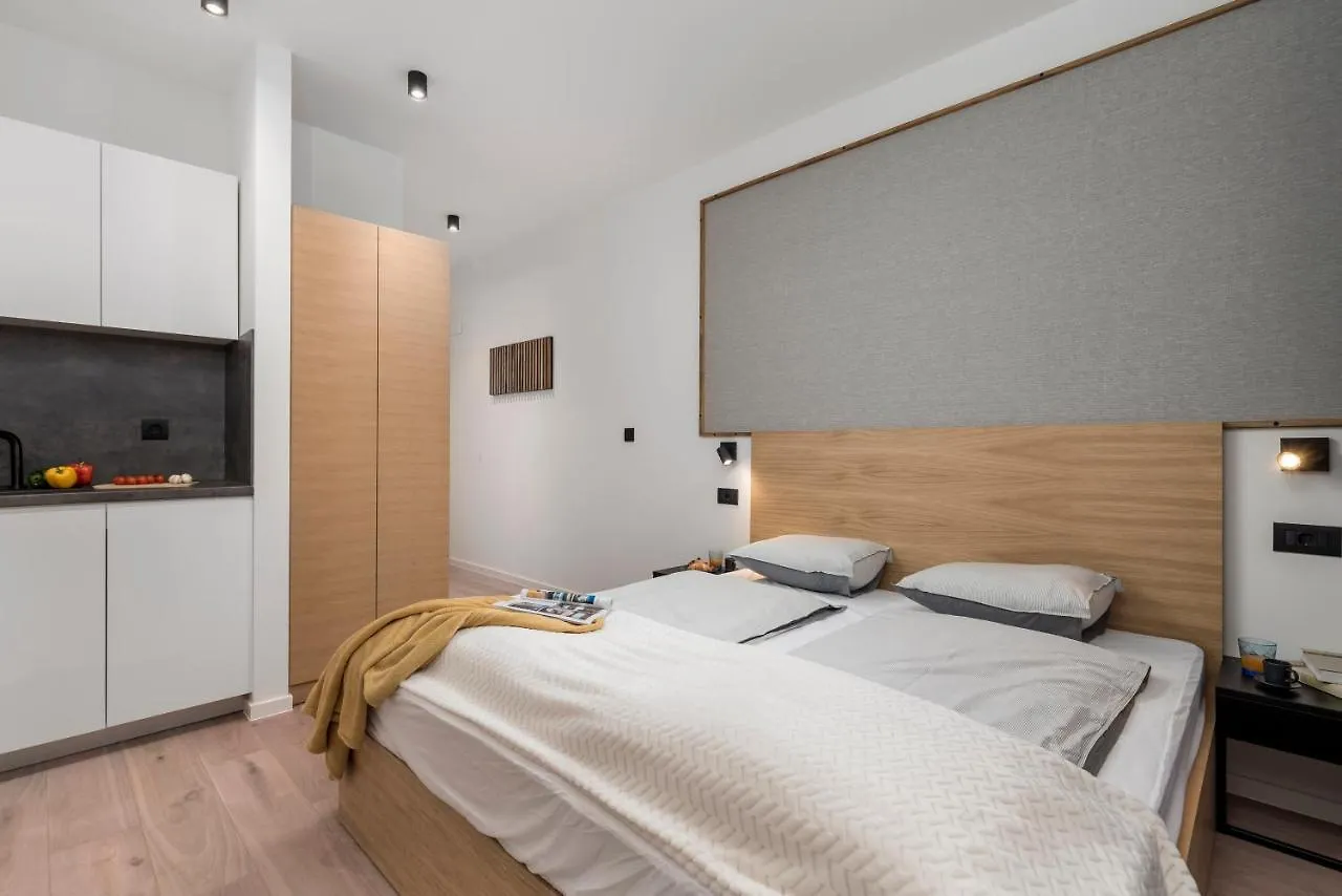 Deluxe Apartments & Rooms 